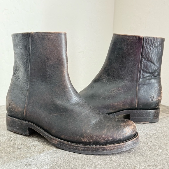 NEW FRYE Veronica Black Distressed Leather Bootie Women’s 8B - Picture 1 of 11